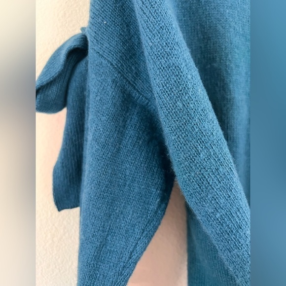 Ann Taylor Wool Blend Teal Blue Sleeve Bow Crewneck Pullover Sweater Medium - Picture 12 of 16